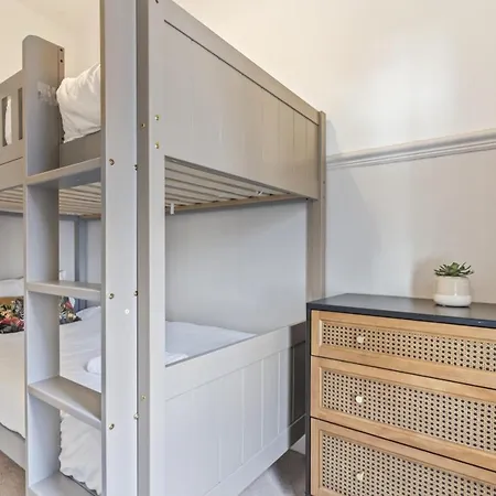 Navy House - Location - Free Parking, Fastwifi, Smarttv With Netflix By Yoko Nyaraló *