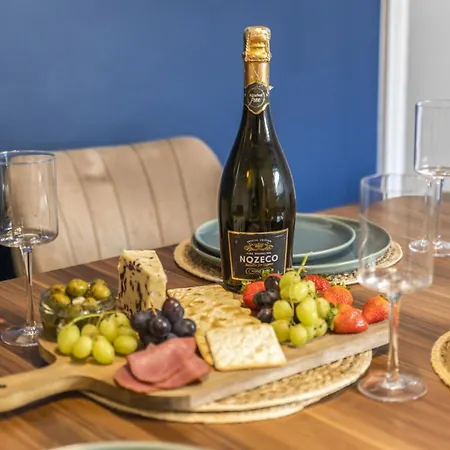 Navy House - Location - Free Parking, Fastwifi, Smarttv With Netflix By Yoko Hébergement de vacances *