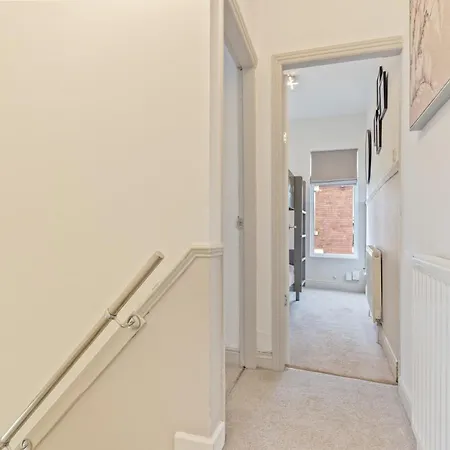Navy House - Location - Free Parking, Fastwifi, Smarttv With Netflix By Yoko Hébergement de vacances *