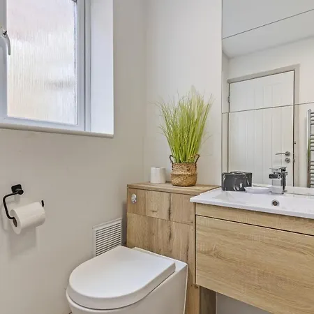 Navy House - Location - Free Parking, Fastwifi, Smarttv With Netflix By Yoko *