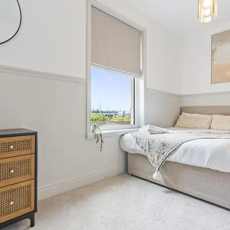 Navy House - Location - Free Parking, Fastwifi, Smarttv With Netflix By Yoko Hébergement de vacances *